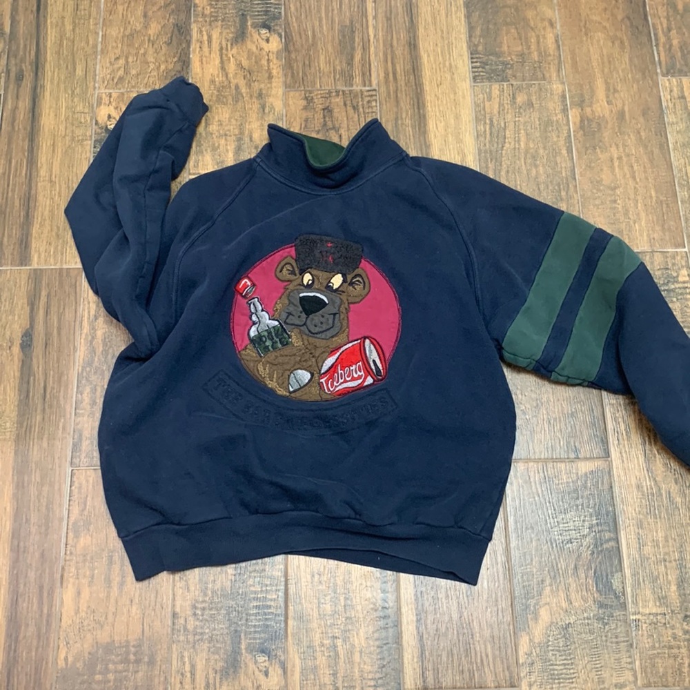 - Ice berg Coca Cola sweater